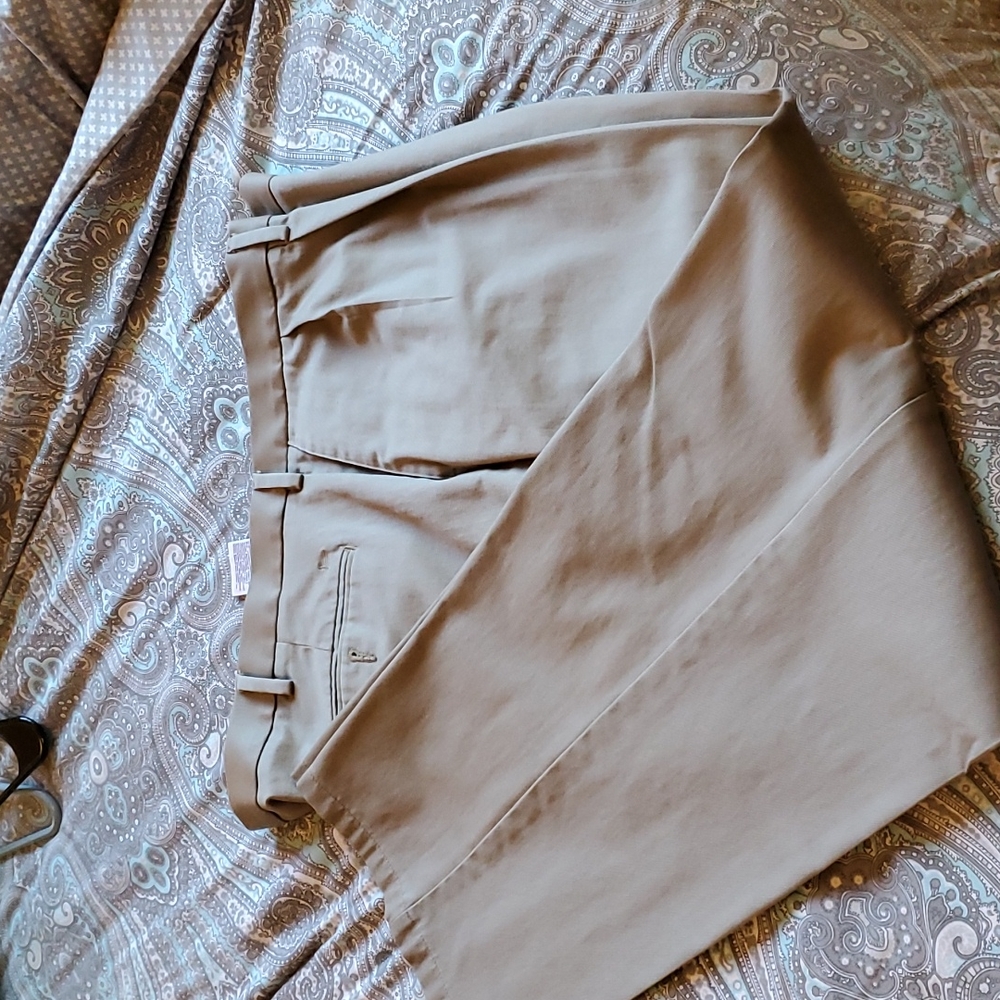 Dockers 42 x 30 pants